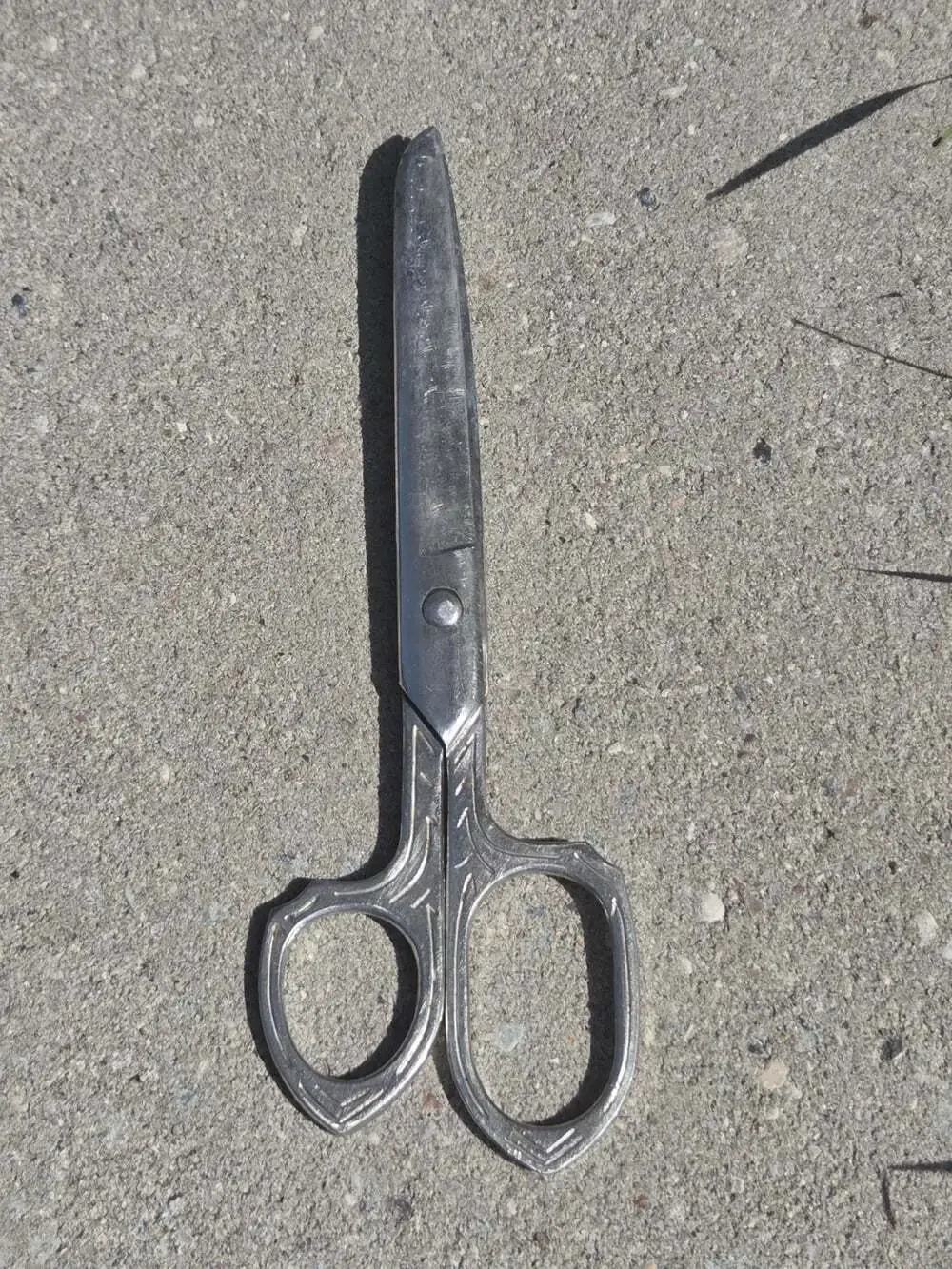 ​Vintage Forged Steel USA Scissors Ornate Embossed Handle Tailor Shears 7.5 Inch